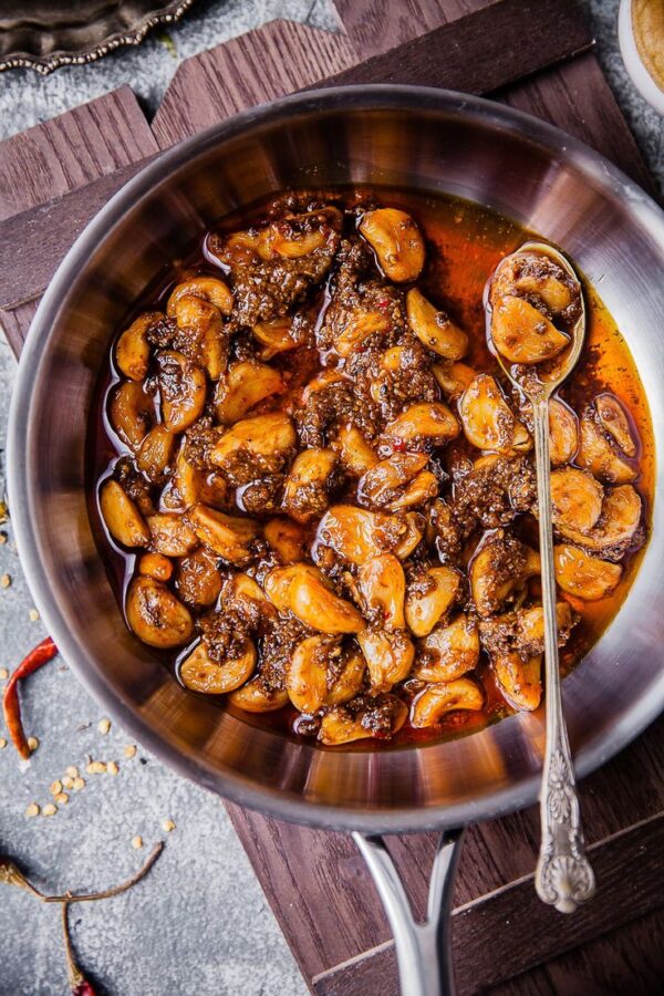 Garlic Pickle (vellulli pachadi)